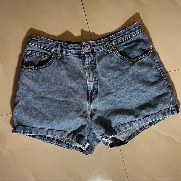 XHILARATION Women Medium Wash Jeans Shorts Size 13 100% Cotton Waist 32 pockets - Picture 10 of 16